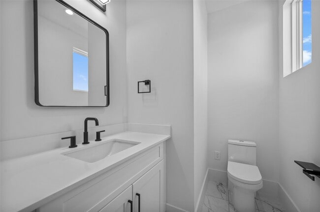 Building Photo - 5705 Dolores St Rental