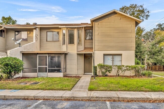 Building Photo - "Spacious 3-Bed, 3-Bath Townhouse with Elegant Hardwood Floors in Ocoee!"