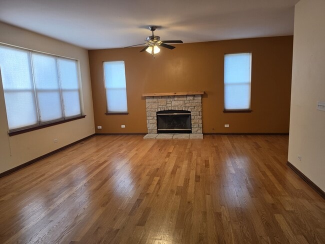 Photo - 2350 Fishhook Way