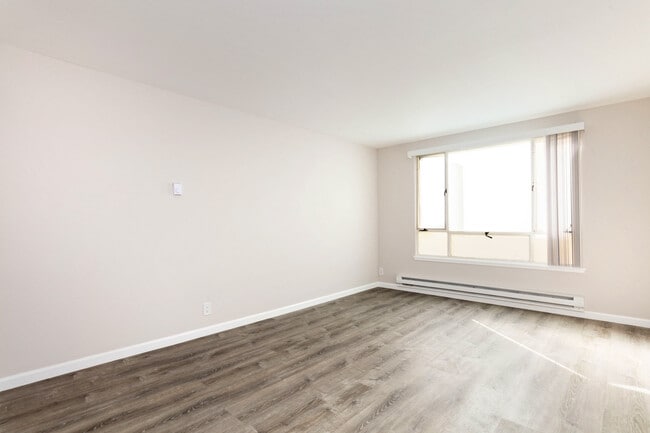 Photo - The Lakemont