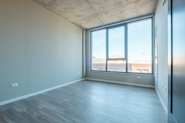 Photo - 903 W Washington Blvd