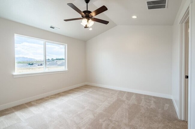 1544 N 3740 W