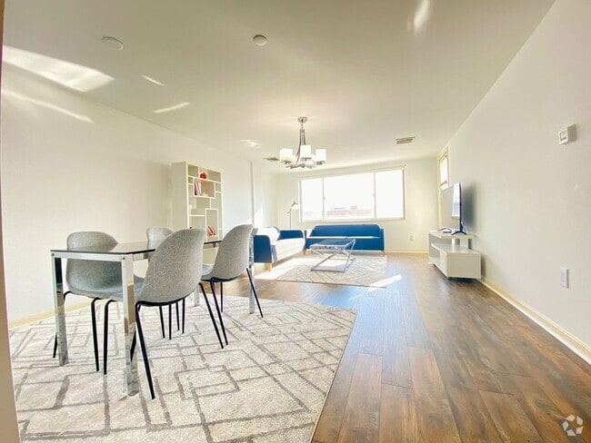 Building Photo - 30 Chelsea St Unit 404 Rental