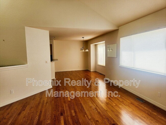 Photo - 2002 Centennial Dr