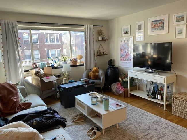 Building Photo - 2Br/1Bth, Available Sep. 1, 2026. H/HW included. Swimming pool! MUST SEE!!