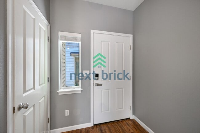 Photo - Quiet Townhouse 2 Beds 1.5 Bath Available for Rent!