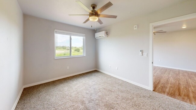 Photo - Legacy Creekside Apartments
