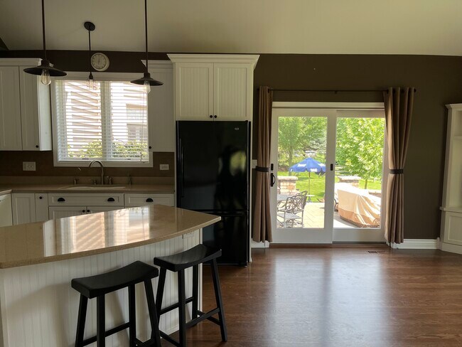 Photo - 5N701 Courcival Ln
