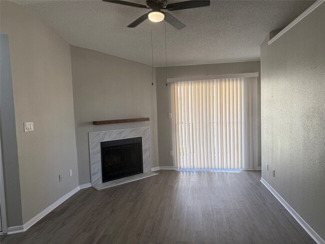 Photo - 2121 Hepburn St Unidad 616