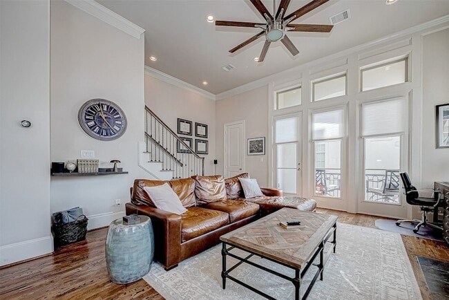 Photo - 2524 Sherwin St