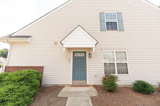 Photo - 121 Goldfinch Ave