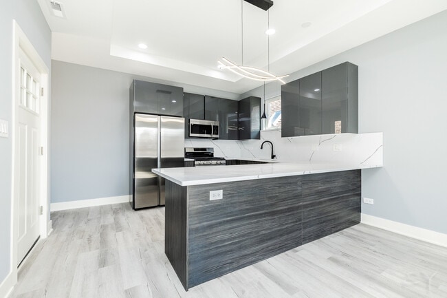 2720 W 23rd St