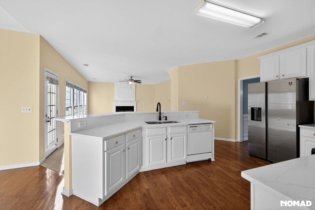 Photo - 420 White Rose Trce