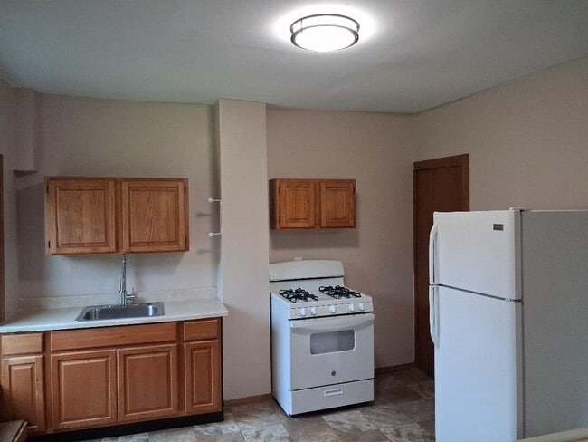 Photo - 360 Main St Unit Apt #1