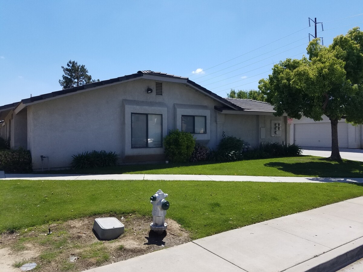 Photo - 8409 Laborough Dr Unit d