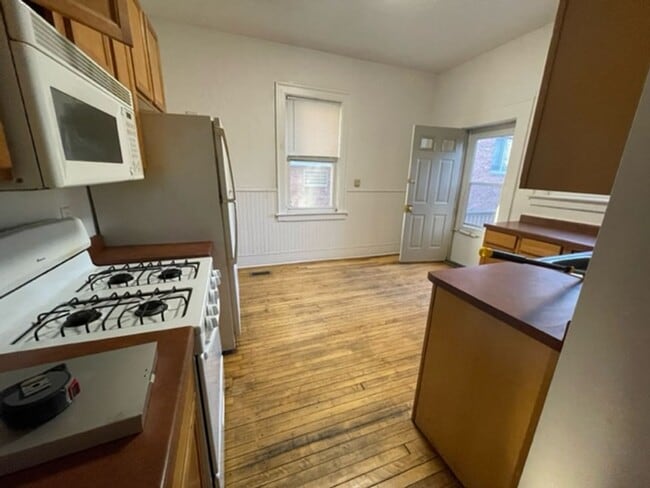 Photo - Beautiful 4 Bedroom 1.5 Bath House!