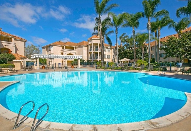 Building Photo - 550 Camino De La Reina Unit 209