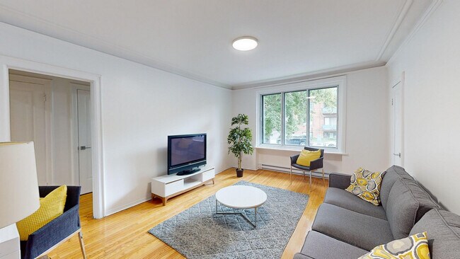 Photo - 5881 Monkland