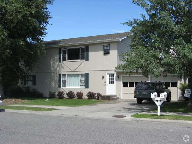 Building Photo - 2000 S Black Ave Unit 2000 S Black Avenue Rental