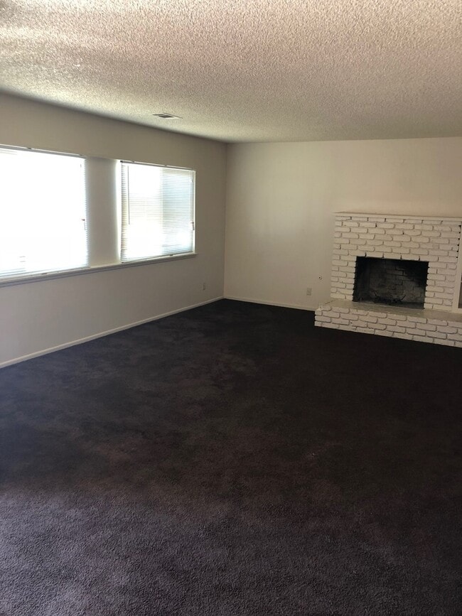 Photo - 3 BEDROOM APPLE VALLEY HOME