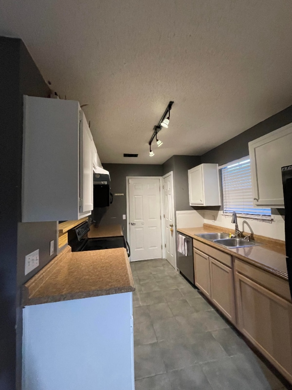 Photo - 2169 Estate Cir House