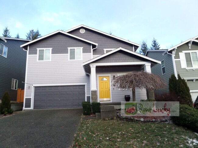 Building Photo - GORGEOUS 3-Bedroom + Bonus Room Home w/Lar...