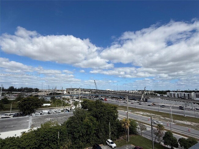 Building Photo - 15600 NW 7th Ave Unit 808