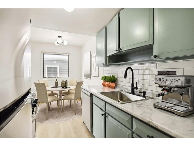 Photo - 99 E 54th St Unit 1