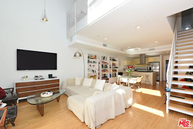 Photo - 1140 N Formosa Ave Unit 7