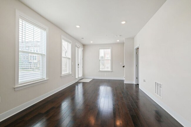 Photo - 143 Rubens Dr