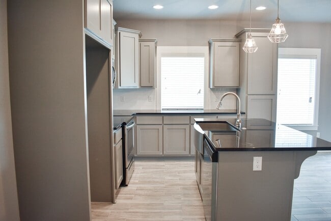 Photo - 4 Bedroom 3.5 Bathroom Home in the heart of Fayetteville, AR!!