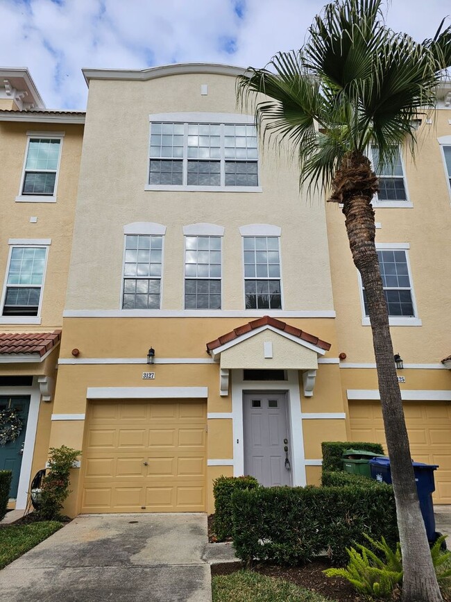 Spacious Townhouse nestled in a wonderful ... - Spacious Townhouse nestled in a wonderful ...