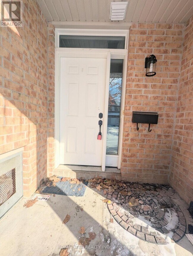 Photo - 210 Talltree Crescent