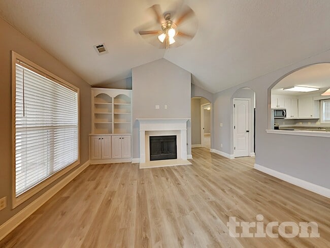 527 Embassy Walk