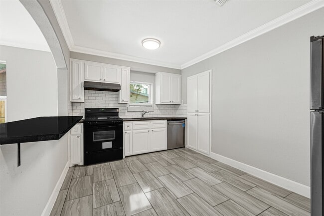 Photo - 2331 Delafield St