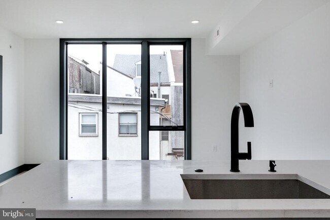Photo - 555 N Lawrence St
