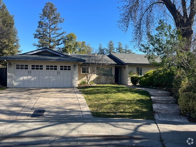 Building Photo - 4 Bedroom Home in Quiet West Davis Cul-de-sac