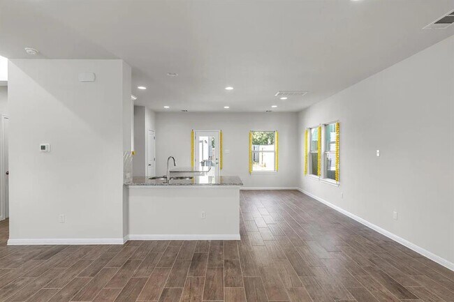 Photo - 1725 Lakota Ln