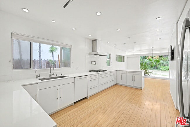 Photo - 9512 Duxbury Ln
