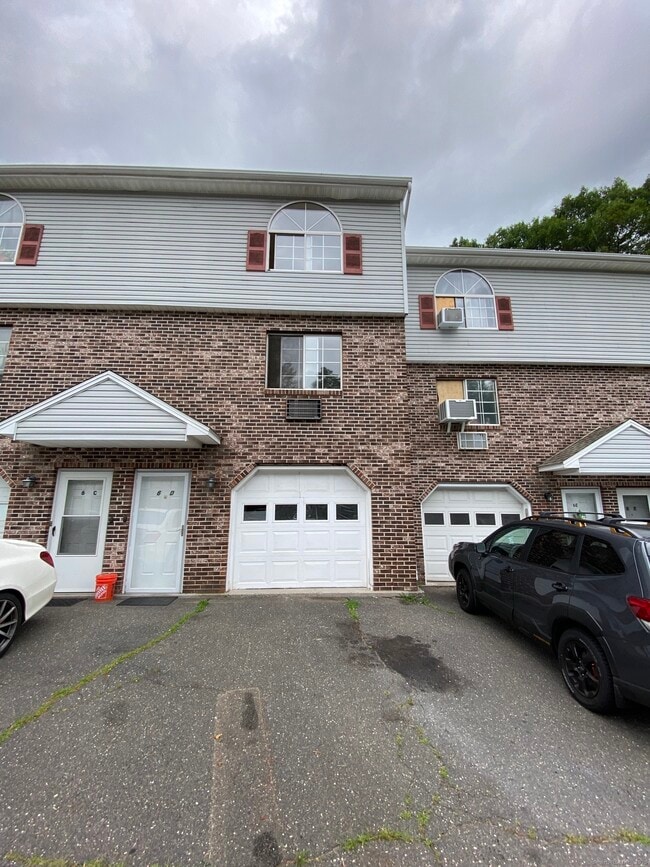 Building Photo - 197 Pine Hill Rd Unit 6D Rental
