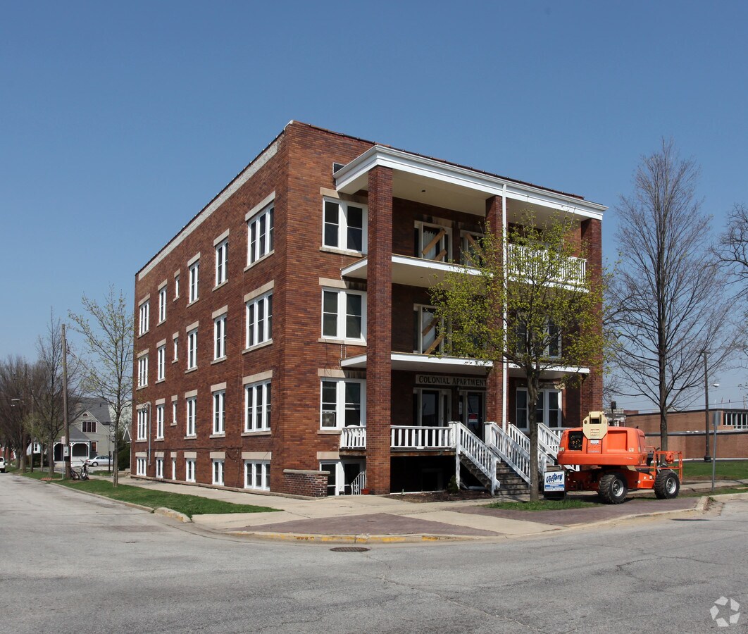 Photo - Colonial Apartments
