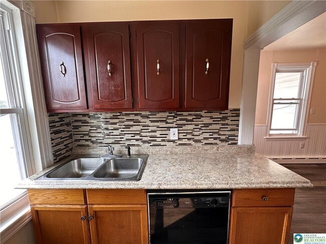 Photo - 1429 Dewey Ave