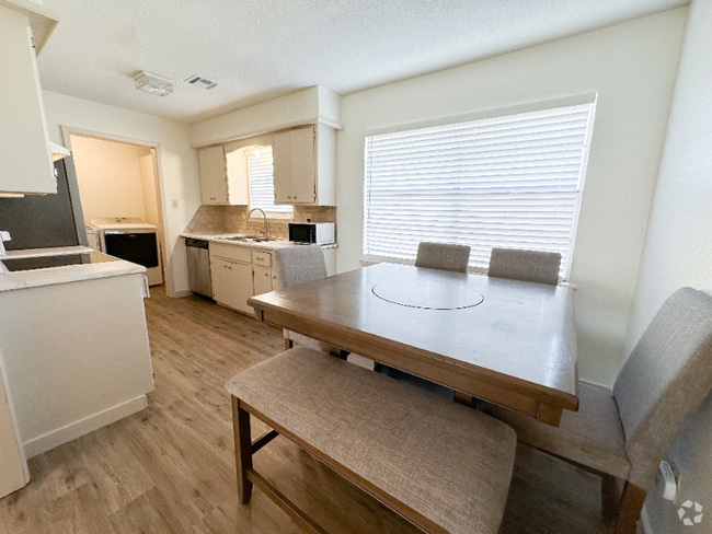 Building Photo - 4605 NW Ozmun Ave Rental