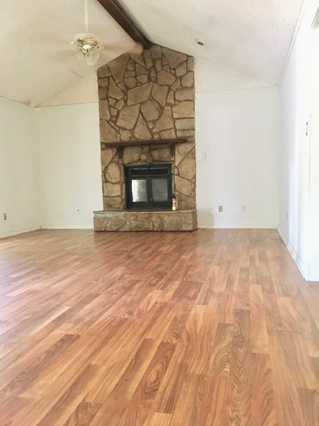 Photo - 110 Post Oak Ln