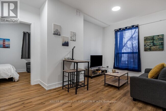 Photo - 610 King St E