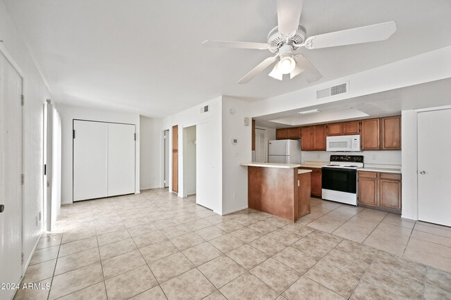 Photo - 4730 W Northern Ave Unidad 1114