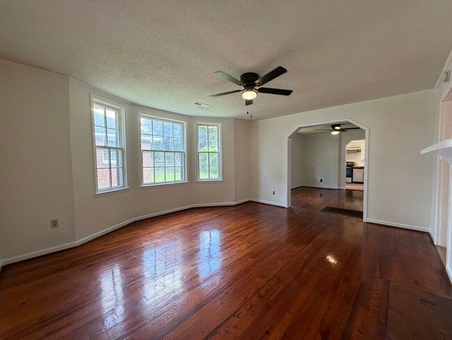 Photo - 19 Oak St NE
