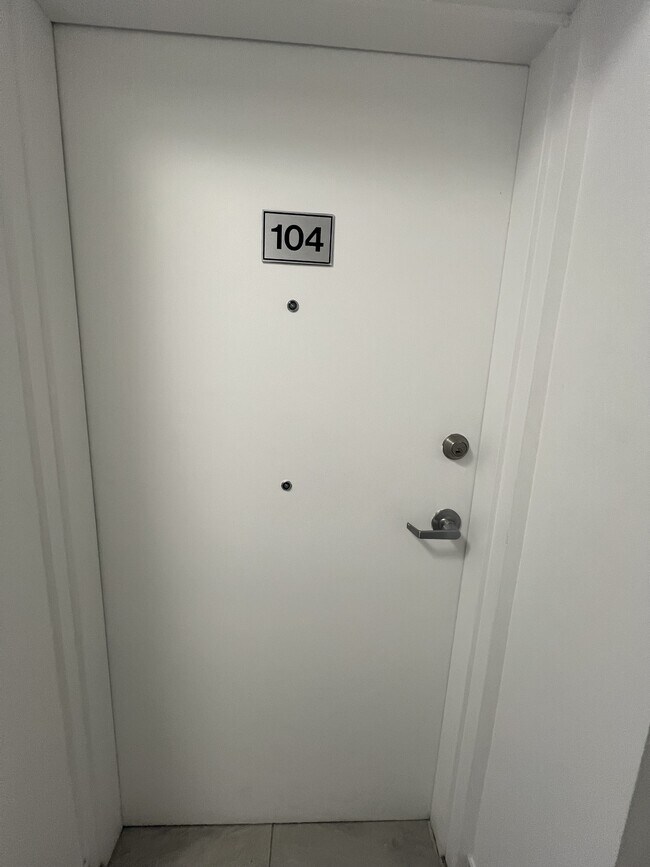 Building Photo - 630 Cummings Ave Unit 104