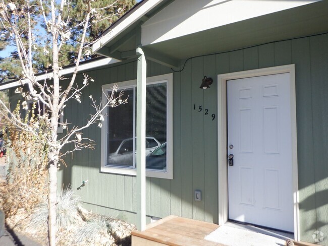 Building Photo - 1 Bed/1 Bath Duplex Unit 1531 Rental
