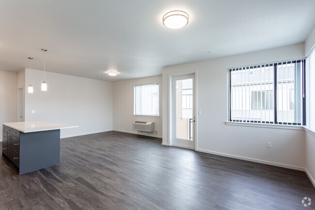 2BR, 1BA - 988 SF